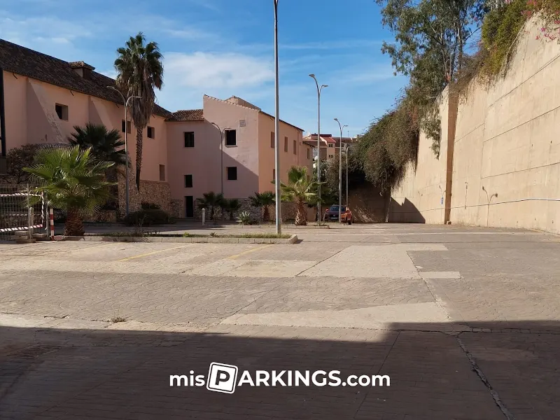 [P] Parking Hospital Dr. Pascual - Santuario de la Victoria - Aparcamiento en Málaga - foto 2