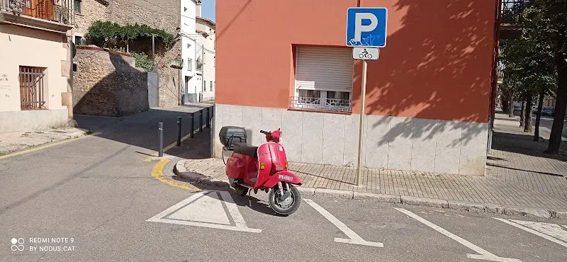 Aparcamiento de motos (Calle Larga - St. Dionís) - Salt