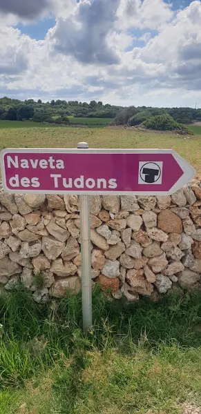 Aparcamiento Naveta des Tudons