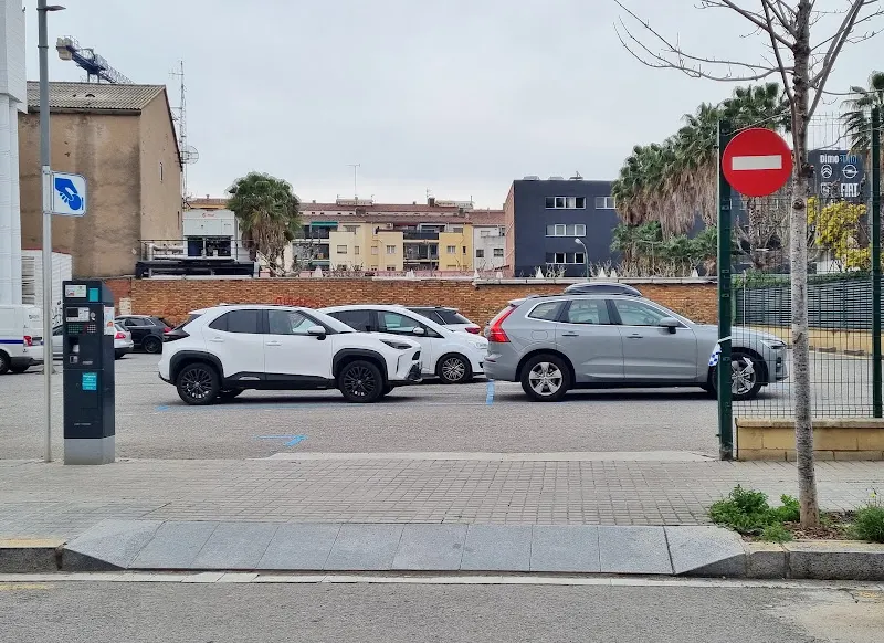 Calle de Josep Cariteu, 5 Parking