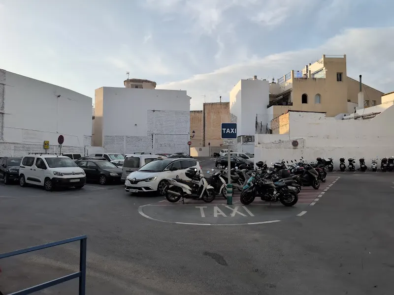 Aparcamiento parking público Giner de los rios