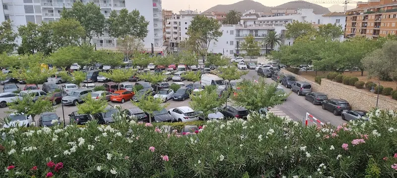 Aparcament públic - Aparcamiento público en Alcudia - foto 2