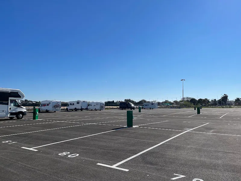 Área de estacionamiento de autocaravanas - Puerto de Chipiona