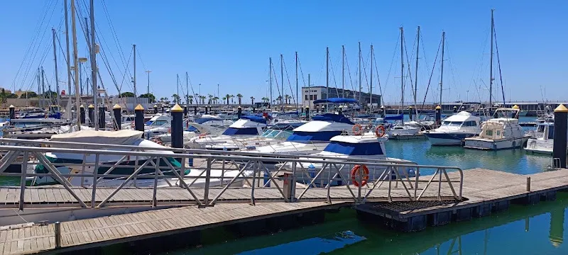 Área de estacionamiento de autocaravanas - Puerto de Chipiona - Estacionamiento de autocaravanas en Chipiona - foto 2