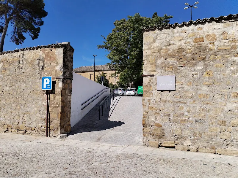 Aparcamiento Carmen de Burgos - Aparcamiento gratuito en Baeza - foto 2