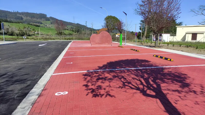 Área de aparcamiento y servicios para Autocaravanas de Villaviciosa - Estacionamiento de autocaravanas en Villaviciosa - foto 2