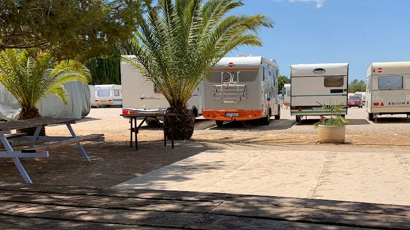 Parking Naturcaravaning - Estacionamiento de autocaravanas en Chiva - foto 3