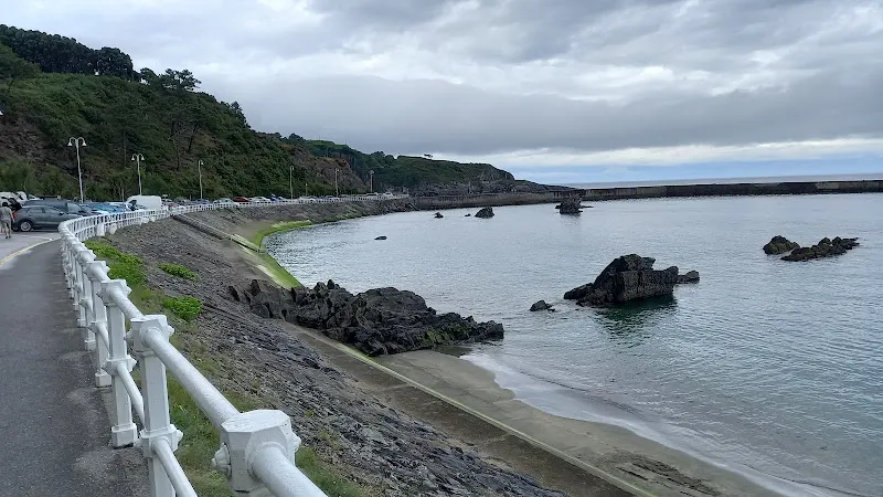 Aparcamiento de la playa de Luarca - Valdes