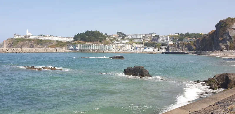 Aparcamiento de la playa de Luarca - Aparcamiento gratuito en Valdes - foto 2