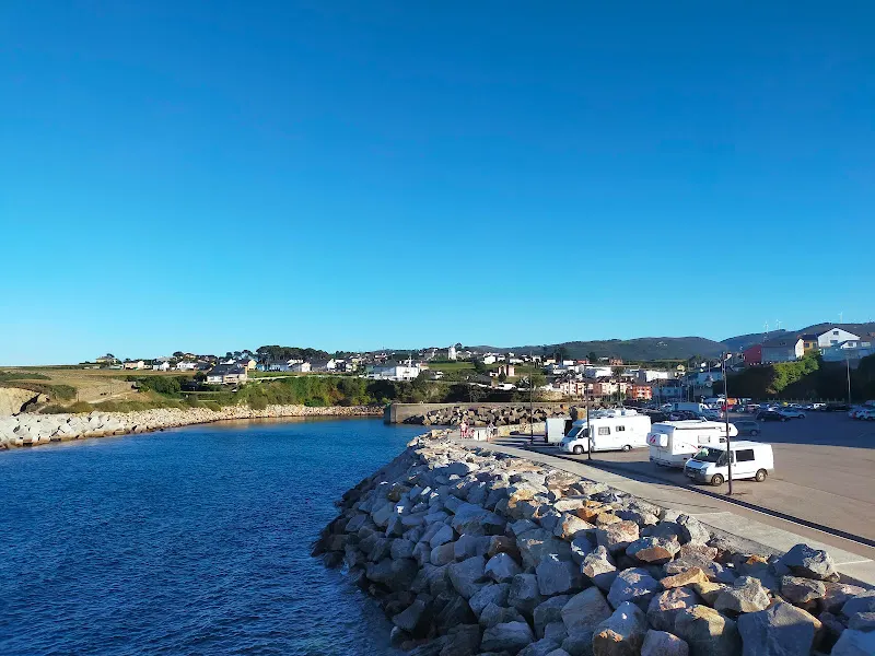Aparcamiento gratuito Puerto de Vega - Navia