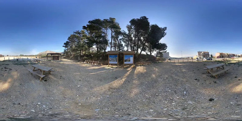 Zona de bienvenida de visitantes del Montgrí