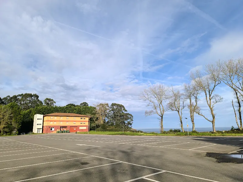 Aparcamiento Ciudad de Vacaciones de Perlora - Aparcamiento gratuito en Gozon - foto 3
