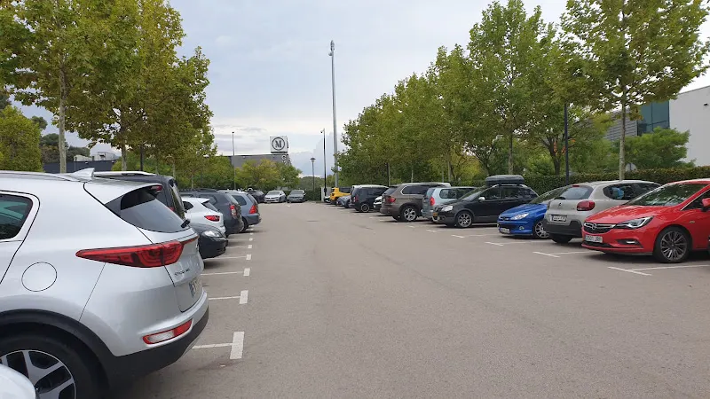 Parking público La Roca Village