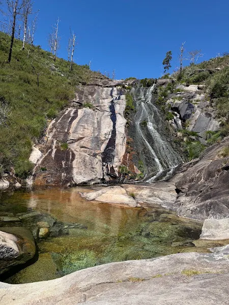 Zona Habilitada para aparcar Río Pedras - Aparcamiento en Pobra do Caraminal (A) - foto 2