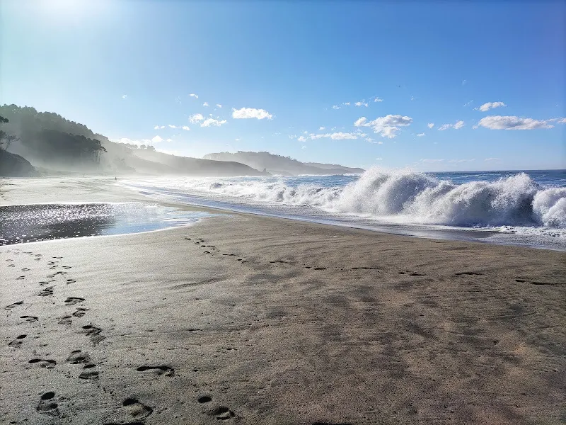 Aparcamiento en la playa de Frejulfe - Navia