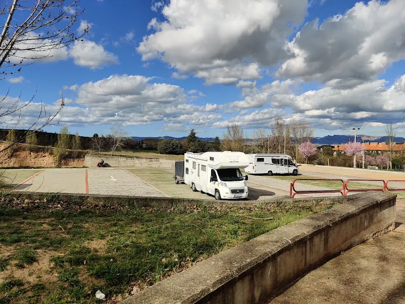 Aparcamiento De Autocaravanas - Estacionamiento de autocaravanas en Briviesca - foto 2