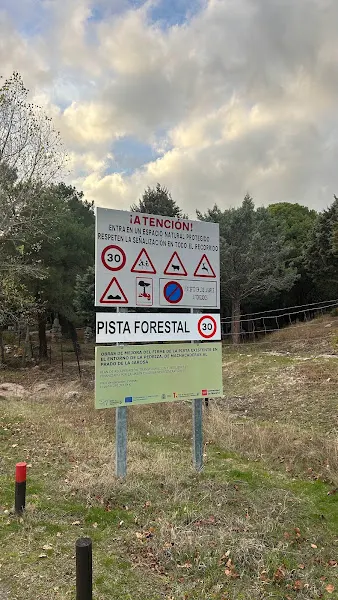 Aparcamiento del control de acceso a La Pedriza