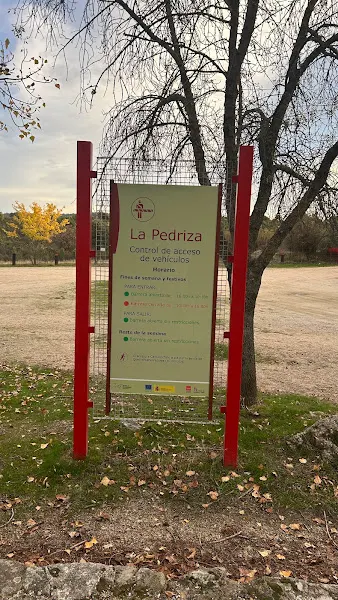 Aparcamiento del control de acceso a La Pedriza - Aparcamiento en Manzanares el Real - foto 2