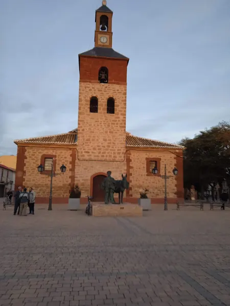 Parking Público Plaza de España - Villafranca de los Caballeros