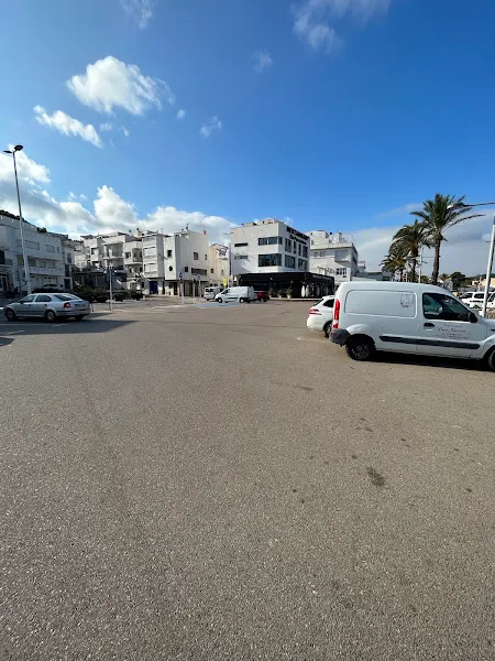 Aparcamiento Plaça del Port - Aparcamiento gratuito en Llanca - foto 2