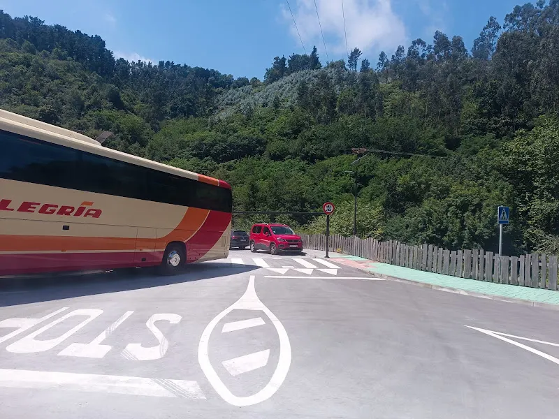 Aparkalekua/Aparcamiento/Parking - Ea
