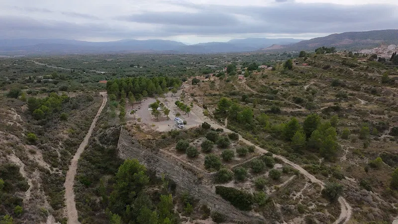 Área autocaravanas La Miquela - Estacionamiento de autocaravanas en Villar del Arzobispo - foto 2