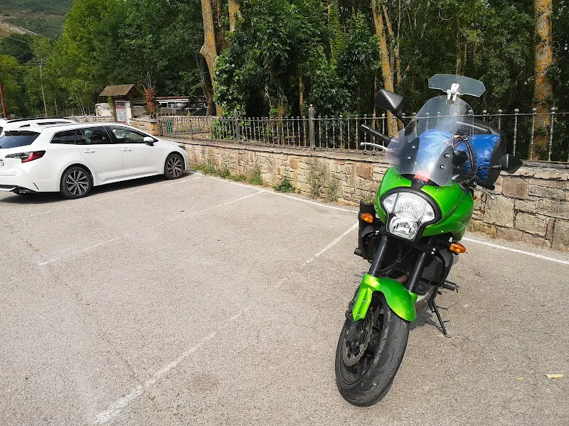 Parking del “Nacimiento del Río Ebro”. - Hermandad de Campoo de Suso