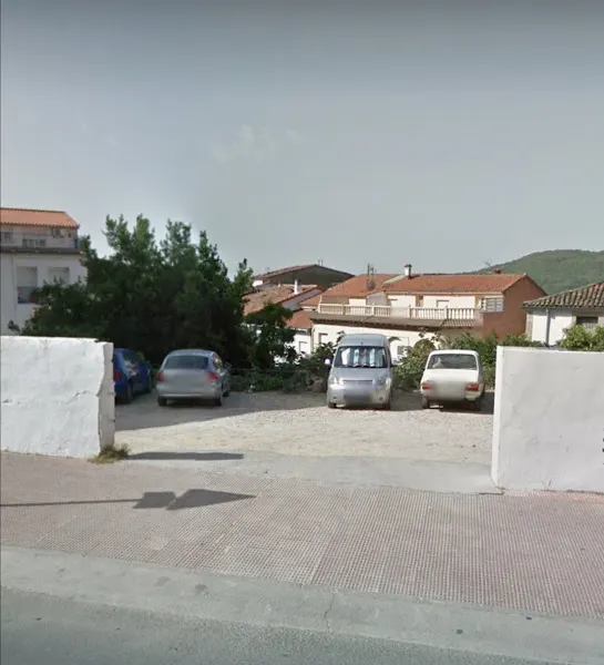 Aparcamiento publico - Robledillo de la Vera