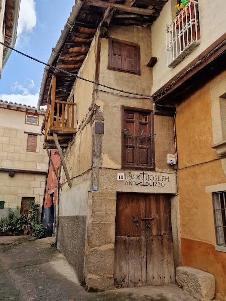 Aparcamiento publico - Aparcamiento público en Robledillo de la Vera - foto 2
