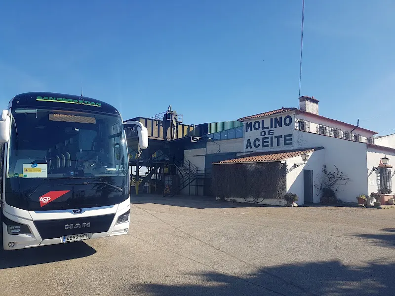 PARADA DE BUS - Aparcamiento en Puebla de Sancho Perez - foto 2