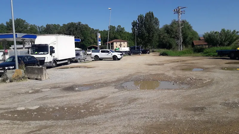 Aparcament Camions - Aparcamiento gratuito en Vall den Bas (La) - foto 2