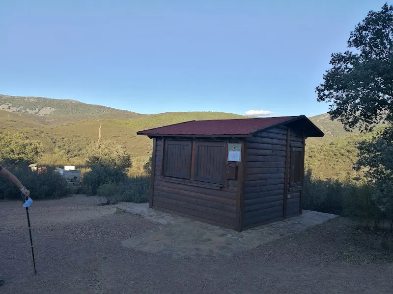 Aparcamiento de la cascada de la ruta del chorro de Los Navalucillos - Aparcamiento en Navalucillos (Los) - foto 2