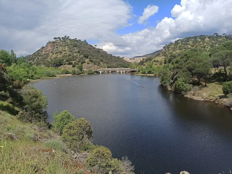 Aparcamiento - Aparcamiento en Navas del Rey - foto 2