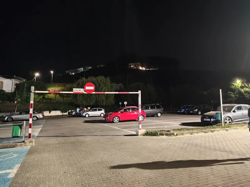 Parking (limite 2m) - Aparcamiento público en Ruiloba - foto 2
