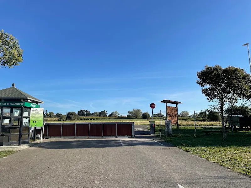 Área de autocaravanas Suesa-Somo - Camping para caravanas en Marina de Cudeyo - foto 2