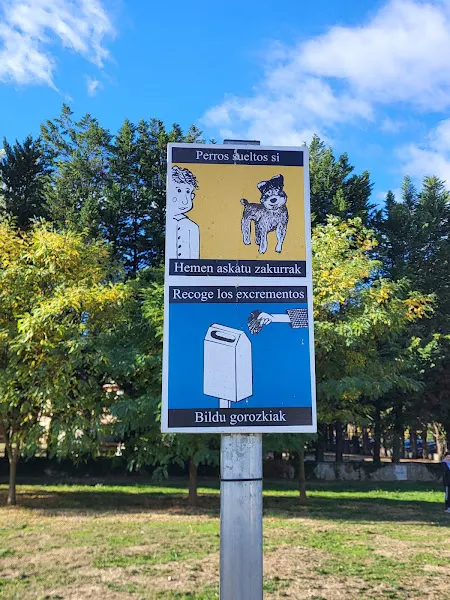 Aparcamiento disuasorio Trinitarios - Aparcamiento gratuito en Pamplona - foto 2