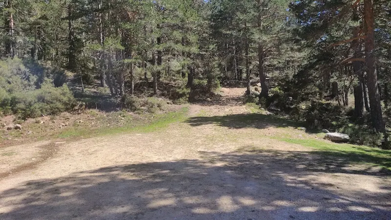 Aparcamiento de Peñas Blancas - Aparcamiento en Duruelo de la Sierra - foto 2