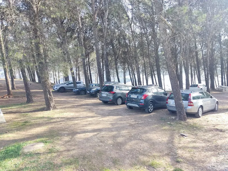 Aparcamiento gratuito senderos - El Gastor