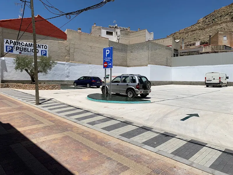 Aparcamiento público - Penas de San Pedro