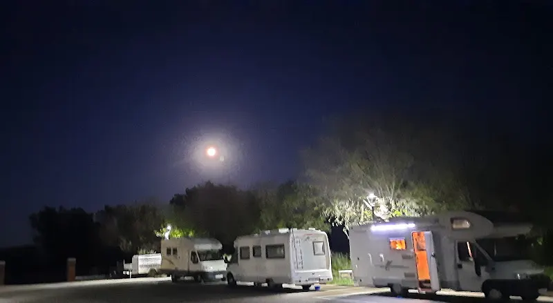 Área de autocaravanas Navas de la Concepción - Estacionamiento de autocaravanas en Navas de la Concepcion (Las) - foto 2