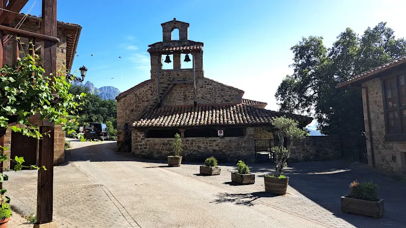 Aparcamiento de Mogrovejo - Camaleno