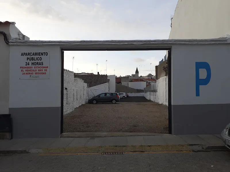 Aparcamiento público - Pedroche