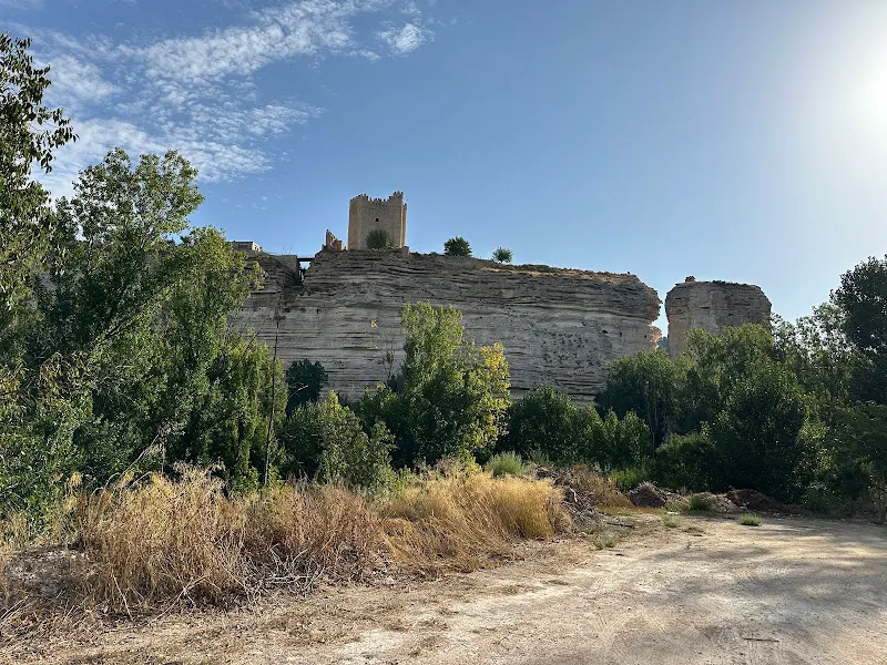 Aparcamiento - Aparcamiento en Alcala del Jucar - foto 2