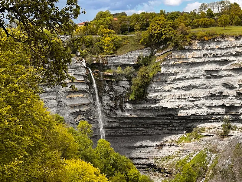 Goiuriko Ur-Jauziaren Aparkalekua/Aparcamiento cascada de Gujuli - Aparcamiento en Urkabustaiz - foto 2