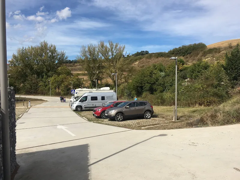 Aparkalekua/Aparcamiento - Aparcamiento en Anana - foto 2