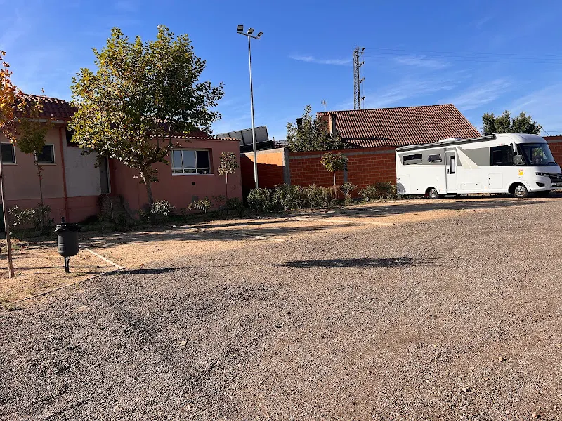 Area Autocaravanas con servicios aguas - Aparcamiento en Corrales - foto 2