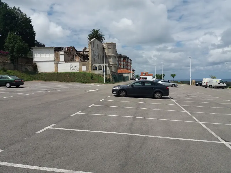Parking - Aparcamiento público en Arenas de Iguna - foto 2
