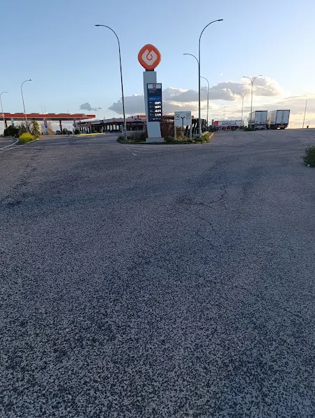 Паркинг за камиони - Aparcamiento en Puerto Lapice - foto 2