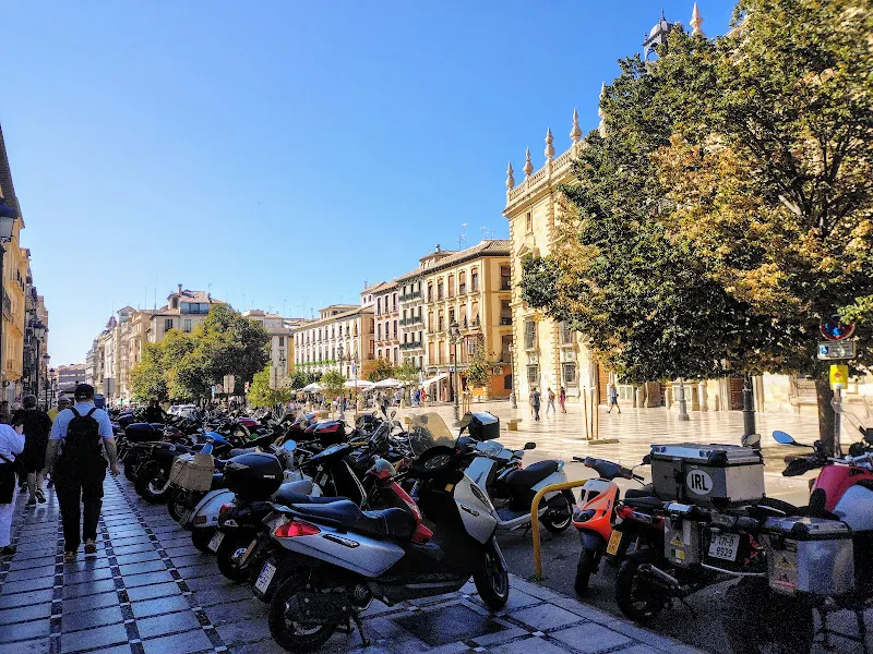 Zona de aparcamiento reservada para motos - Granada