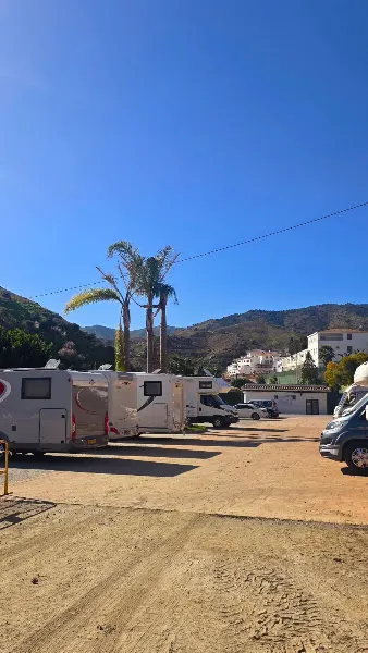 Area Autocaravanas con servicios aguas - Aparcamiento en Borge (El) - foto 3